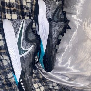 Nike Men's Black, Gray, and White Athletic Shoes